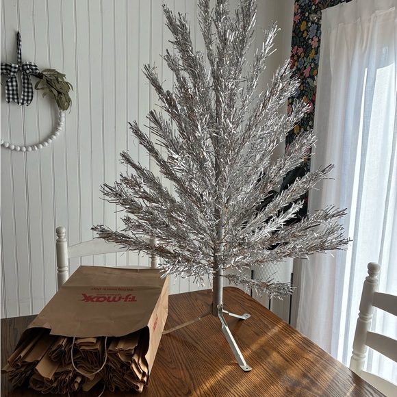 Vintage Aluminum Christmas Tree - Picture 7 of 15